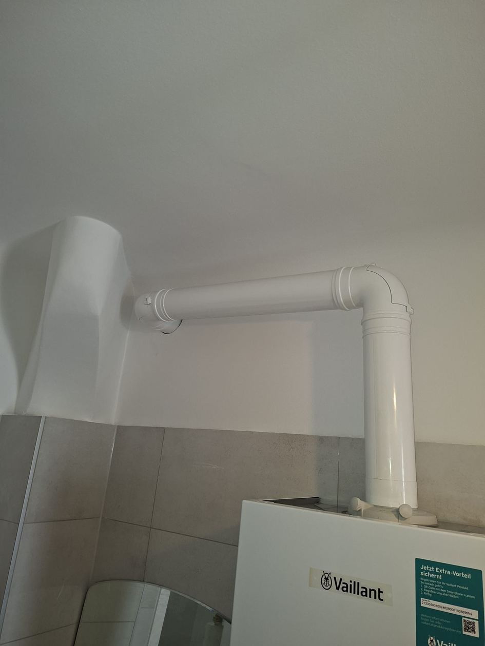 Abgasleitung der Brennwerttherme mit Wandanschluss in der Wohnung